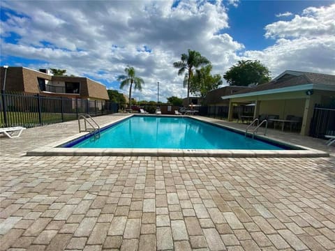 Townhouse with a Private Patio Apartment in North Lauderdale