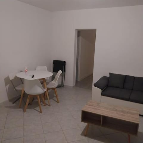 Loue appartement spacieux et familiale à marignane, La Galagoviere, 8 rue de Wolfsburg Apartamento in Marignane