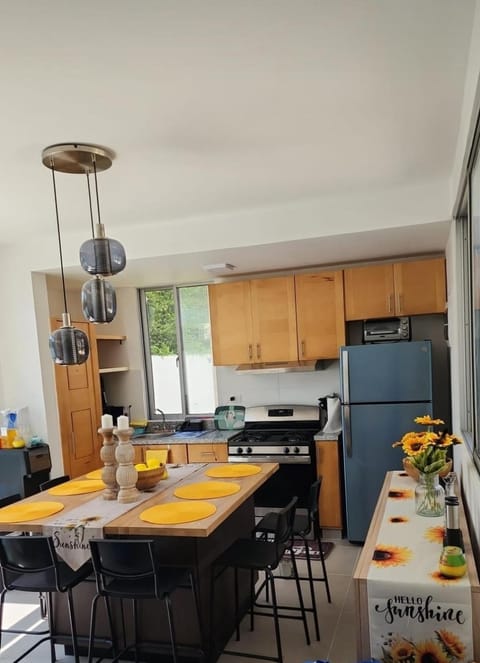 Kitchen or kitchenette, Dining area, oven, stove