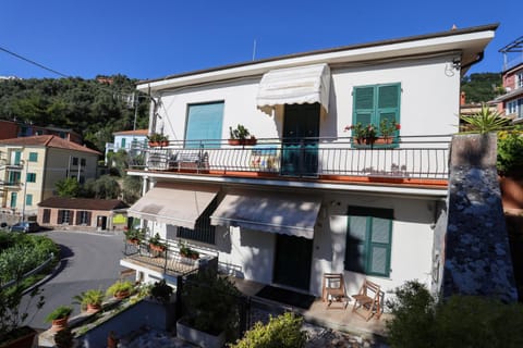 Property building, Balcony/Terrace, Street view