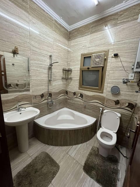 Shower, Toilet, Bathroom, Bath