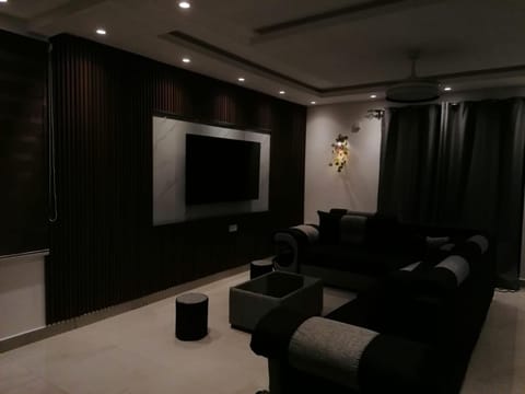 Communal lounge/ TV room, TV and multimedia, Living room, Seating area