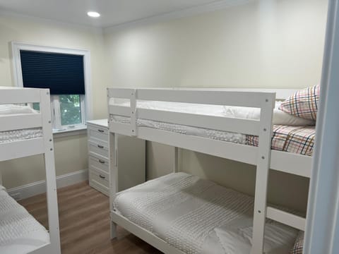 Bedroom, bunk bed