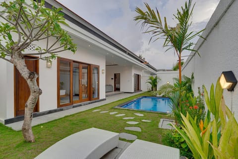 Property building, Garden, Garden view, Pool view, Swimming pool