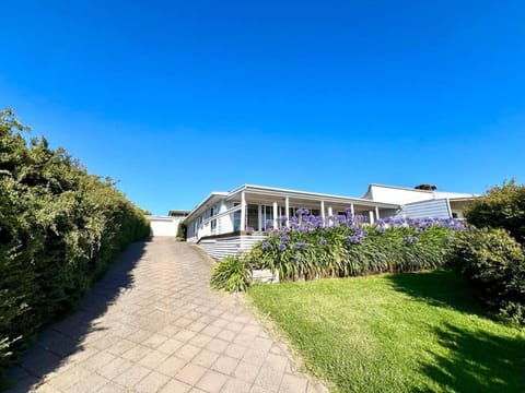 Cactus- Spectacular Views On The Ocean Front House in Emu Bay