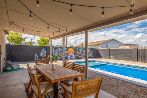 Eclectic Escape Wpool, Yard Games- Old Town5min House in Tempe