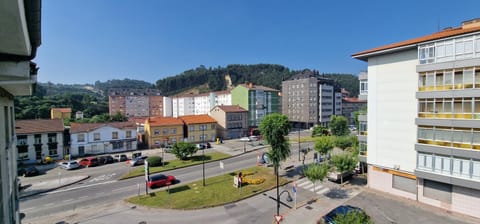 Property building, Day, Neighbourhood, Natural landscape, City view, Mountain view, Street view, Location, Parking