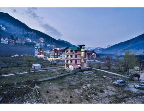 Property building, Nearby landmark, Spring, Day, Natural landscape, Mountain view