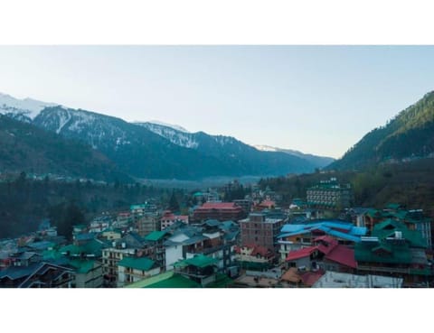 Property building, Nearby landmark, Day, Natural landscape, Bird's eye view, City view, Mountain view