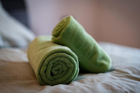 Bed, towels