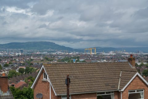 Stunning Home over Belfast City 11 minutes to Belfast City Centre House in Belfast