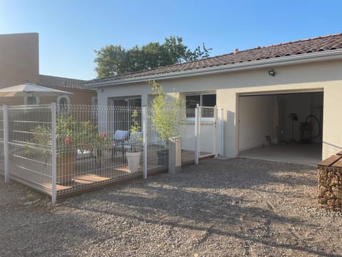 Patio, Dining area, Parking