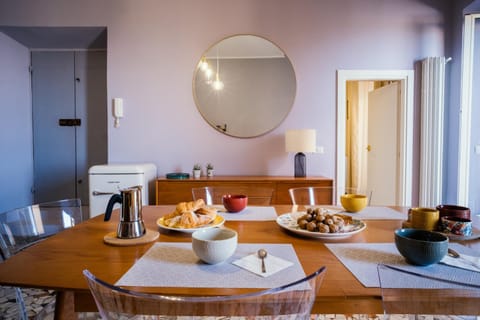 Coffee/tea facilities, Kitchen or kitchenette, Food and drinks, Breakfast