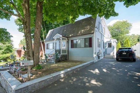 597 Spacious, cozy 5BR apartment in Medford Apartment in Medford