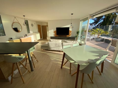 TV and multimedia, Dining area