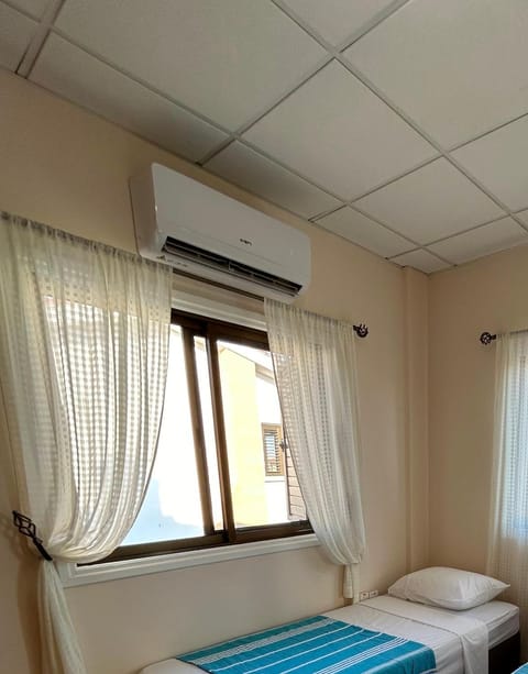 Bed, Bedroom, air conditioner