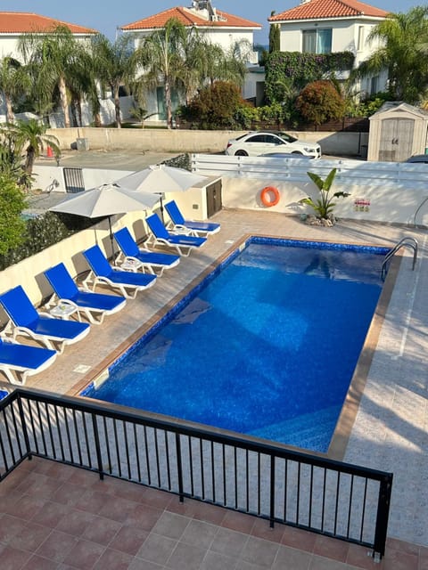 Pool view, Swimming pool, sunbed