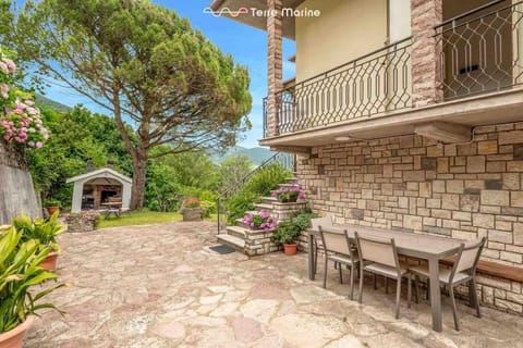 Maison Ro, TerreMarine Villa in Province of Massa and Carrara