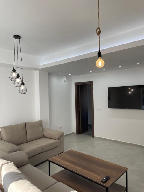 TV and multimedia, Living room, Seating area, Evening entertainment