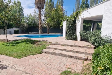 Casa En Chacras c Desayuno y Limpieza House in Luján de Cuyo