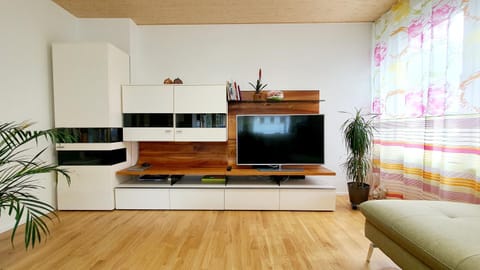 Communal lounge/ TV room, TV and multimedia, Evening entertainment