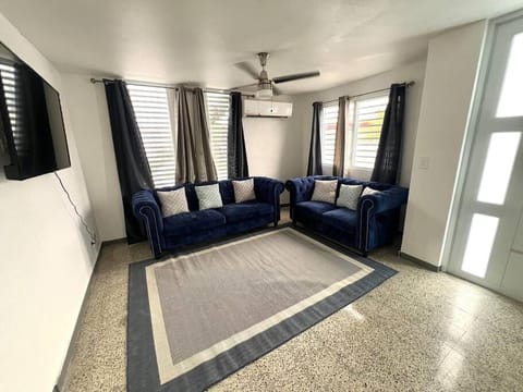 Stylish remodeled 3BR with yard near airport & beaches Apartment in Carolina