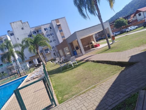 Apartamento em vargem pequena com piscina e estacionamento Apartment in Rio de Janeiro