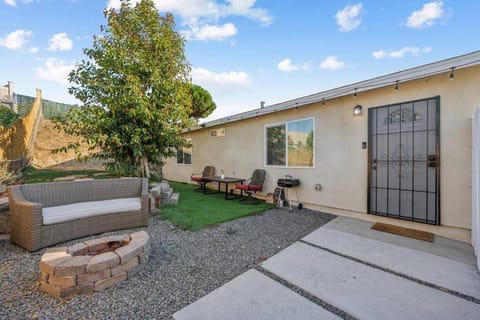 Modern 3-Bedroom Ranch-Style w Baby Crib, Gated Yard House in National City