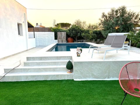 Garden view, Swimming pool, sunbed