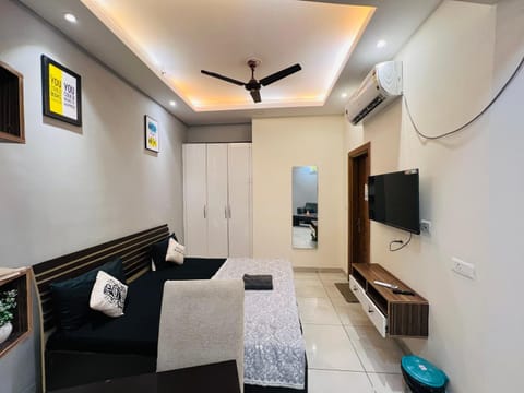 Cozy studio fully furnished Apartment in Noida