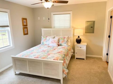 A-Near the Beach Bring a Boat w King Bed! Apartment in Morehead City