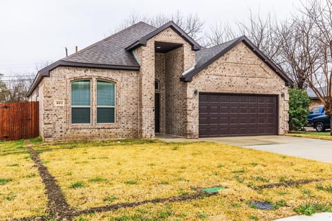 Grand Prairie Getaway House in Grand Prairie