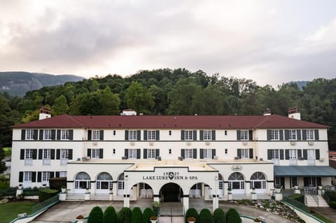 Lake Lure Inn and Spa Hotel in Lake Lure