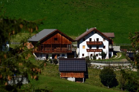 Facade/entrance, Bird's eye view