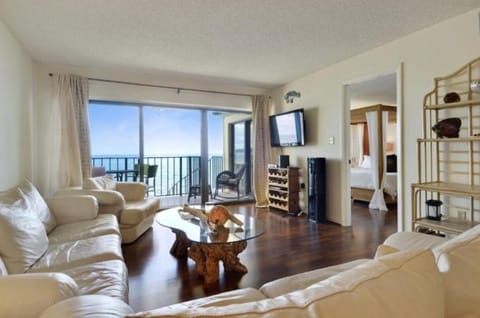 Direct Oceanfront with private staircase to beach prestigious Islamorada CondoComplex condo Wohnung in Upper Matecumbe Key