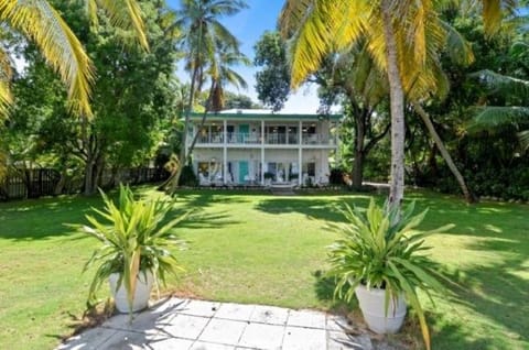 Gated Estate Duplex on the Bay with dockage apts Apartment in Upper Matecumbe Key