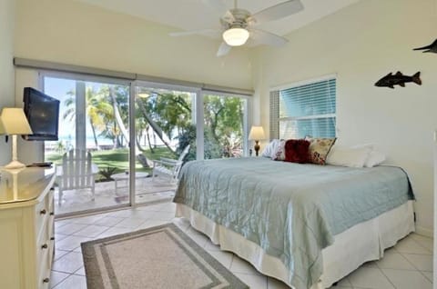 Gated Estate Duplex on the Bay with dockage apts Apartment in Upper Matecumbe Key