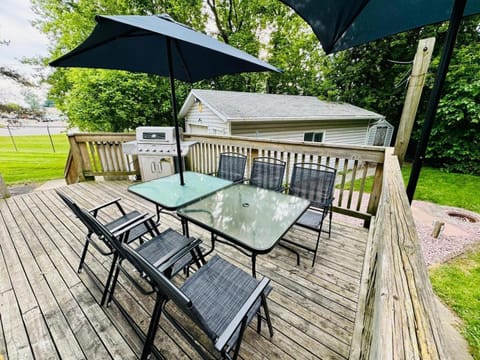 Chatham Retreat - 40 Off - New Listing Casa in Chatham-Kent