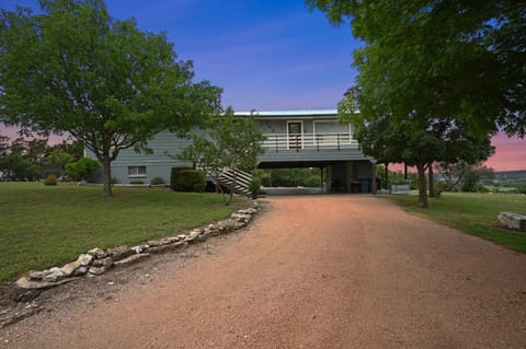 Hill Top Cottage House in Fredericksburg