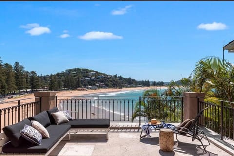 Ocean View Palm Beach - By Betina King House in Pittwater Council