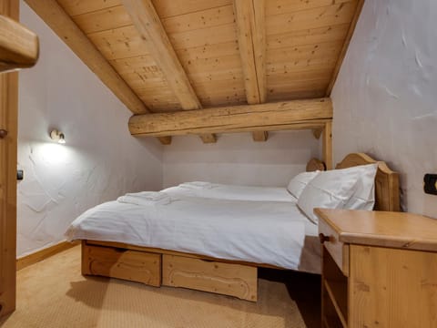 Chalet spacieux à La Rosière avec hammam et jacuzzi pour 15 personnes - FR-1-690-25 Chalet in Montvalezan