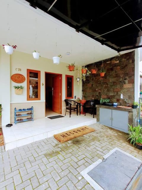 Cottonwood Villa Grandma's 3BR 10pax Wi-Fi BBQ Villa in Lembang