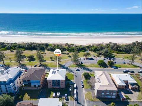 Property building, Day, Neighbourhood, Natural landscape, Bird's eye view, Beach, Sea view