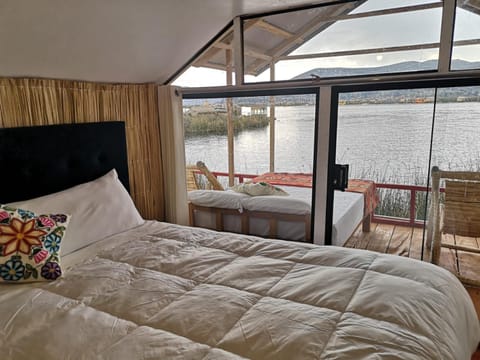 Bed, View (from property/room), Balcony/Terrace, Photo of the whole room, Bedroom, Lake view