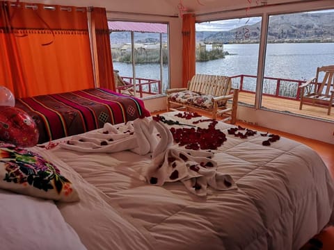 Bed, Balcony/Terrace, Photo of the whole room, Bedroom, Lake view