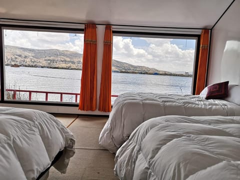 Photo of the whole room, Bedroom, Lake view