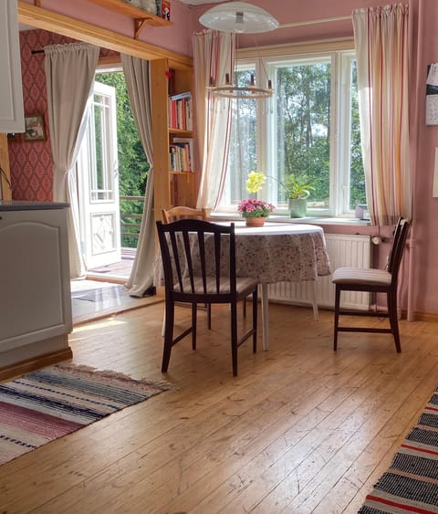 Dining area, kitchen