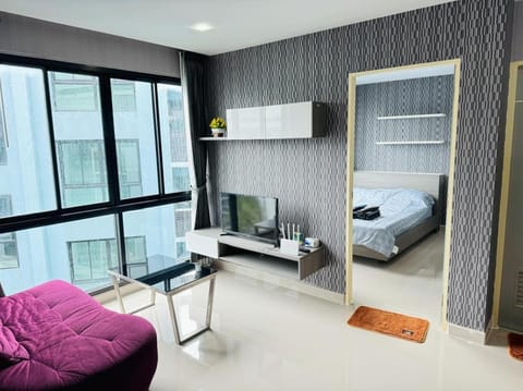 TV and multimedia, Photo of the whole room, Seating area, Bedroom