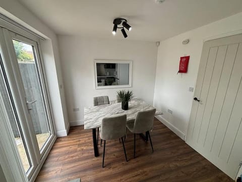 Stunning Central Home With Free Secure Parking House in Sheffield