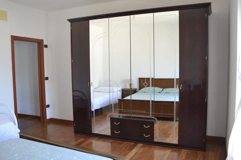 Bedroom, wardrobe